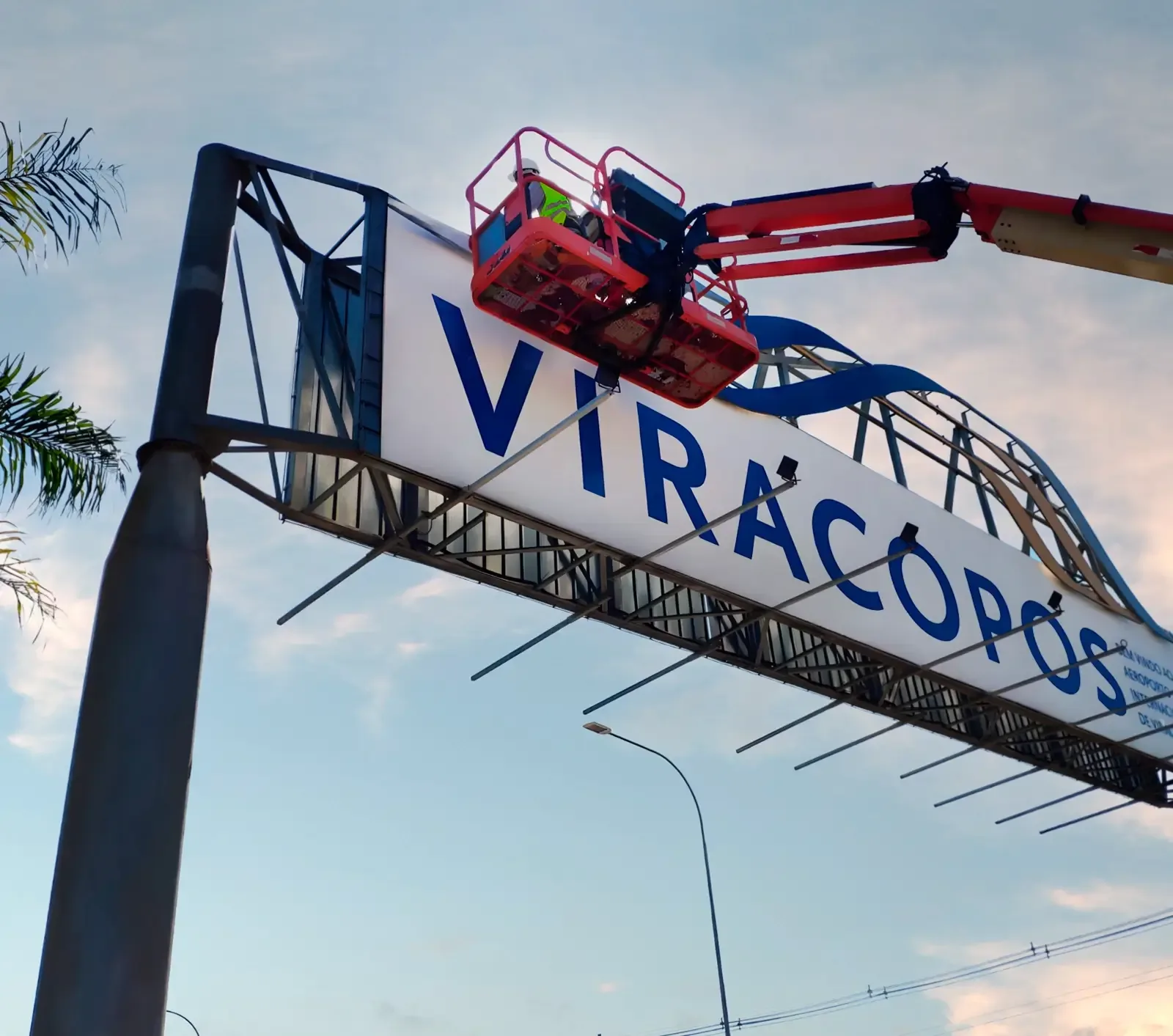 Instalação de portal de identificação do Aeroporto de Viracopos